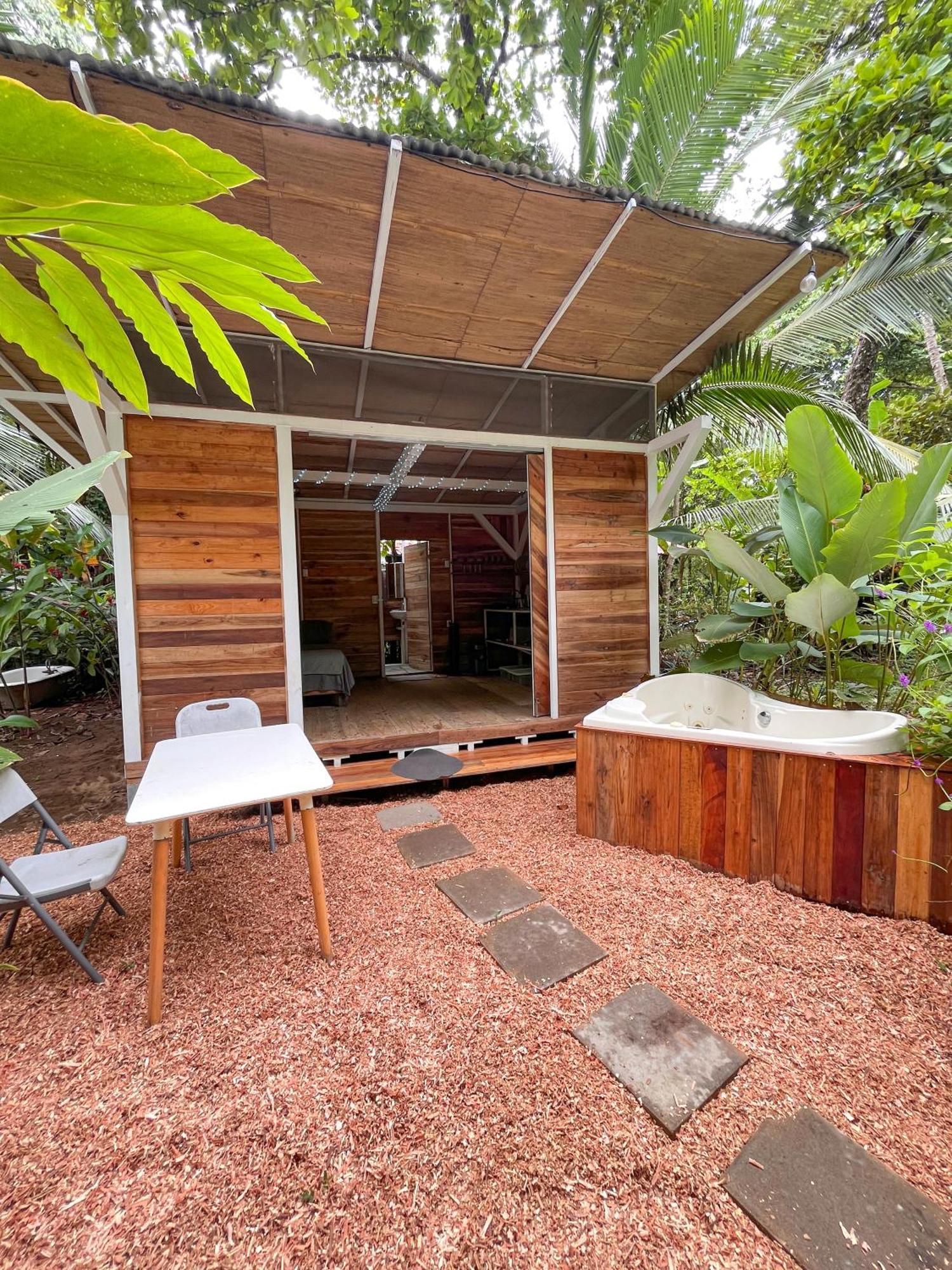 Nomadic Surf Camp Hostel Uvita Exterior photo