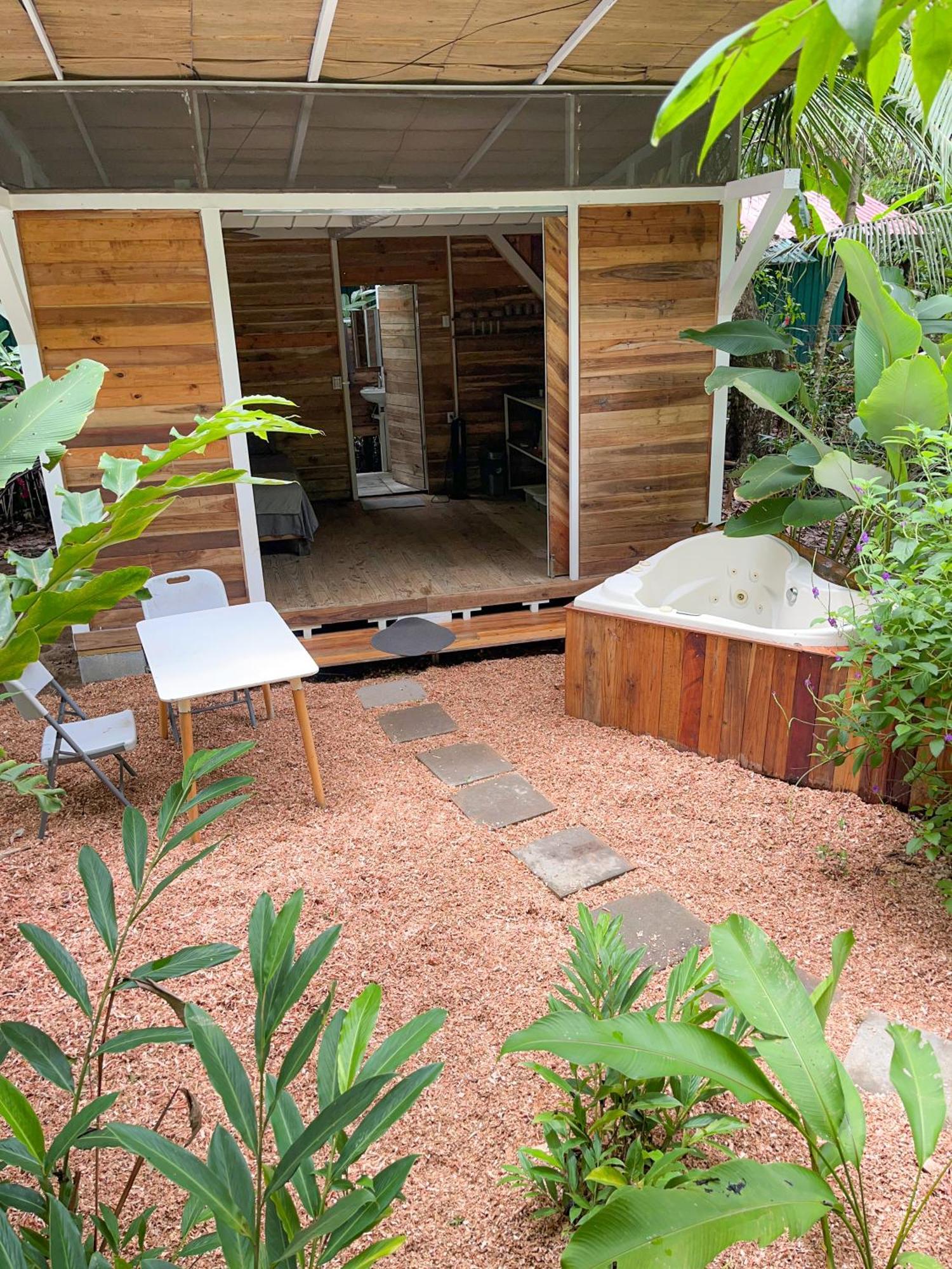 Nomadic Surf Camp Hostel Uvita Exterior photo