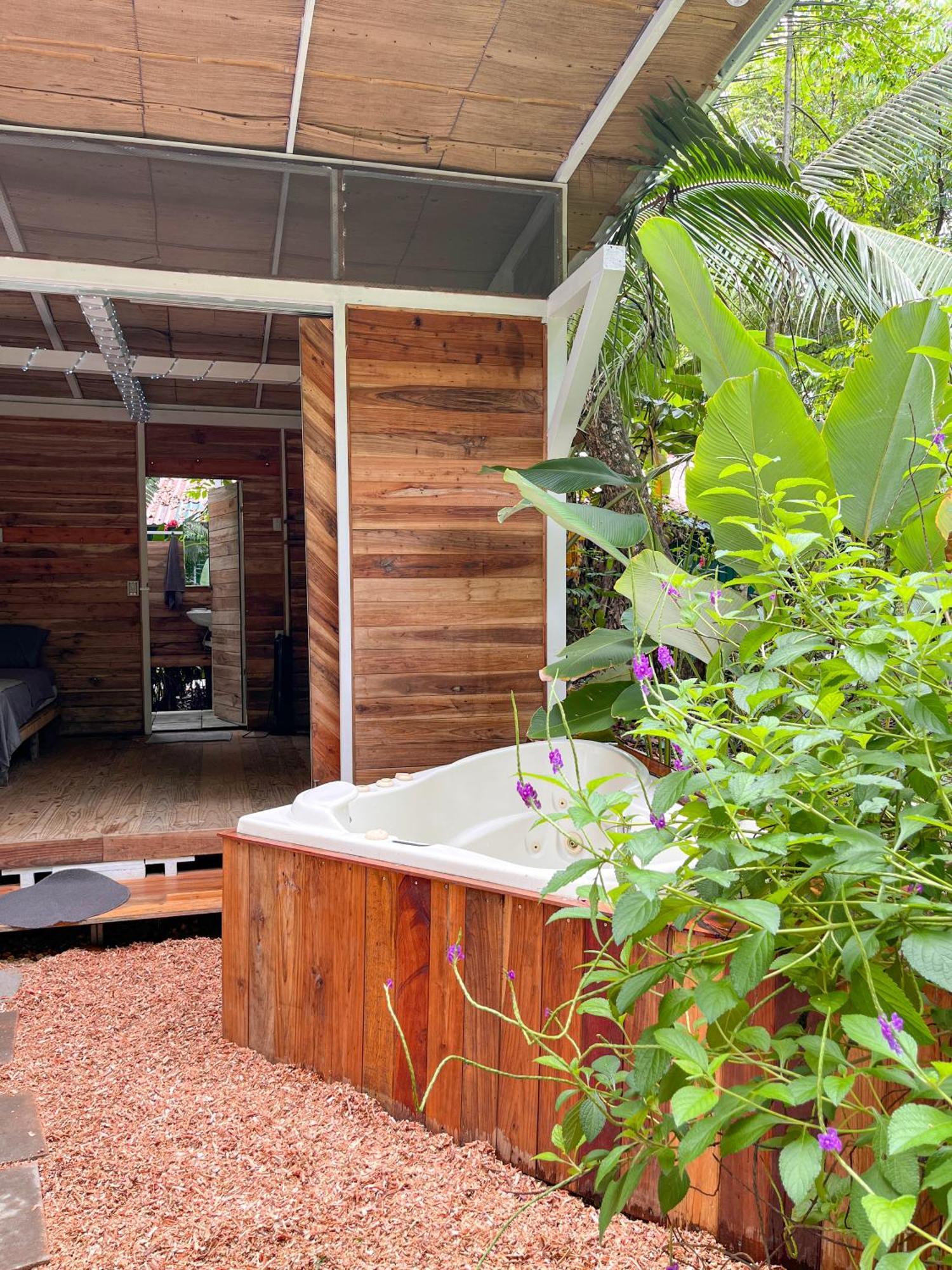 Nomadic Surf Camp Hostel Uvita Exterior photo