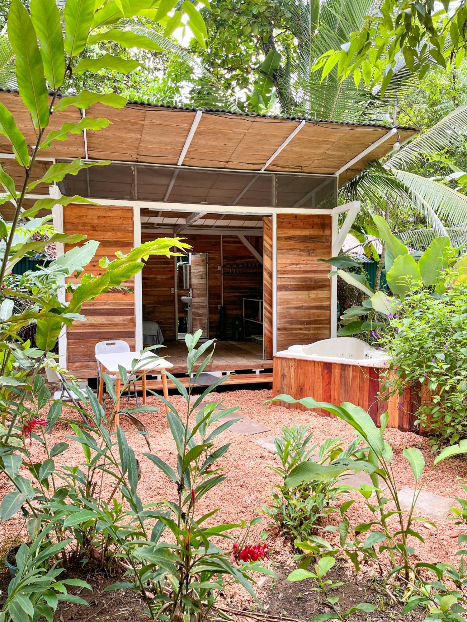 Nomadic Surf Camp Hostel Uvita Exterior photo
