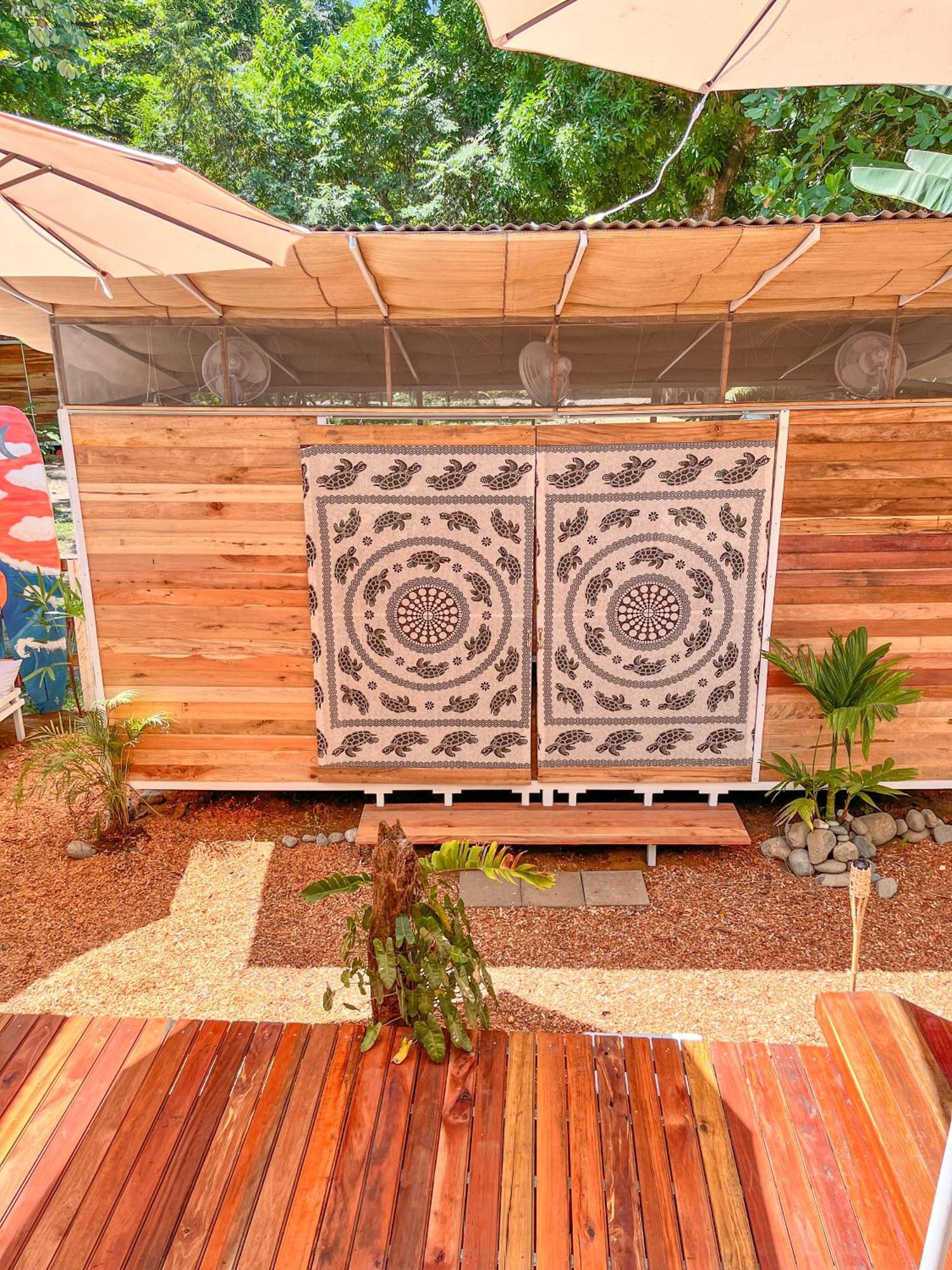 Nomadic Surf Camp Hostel Uvita Exterior photo