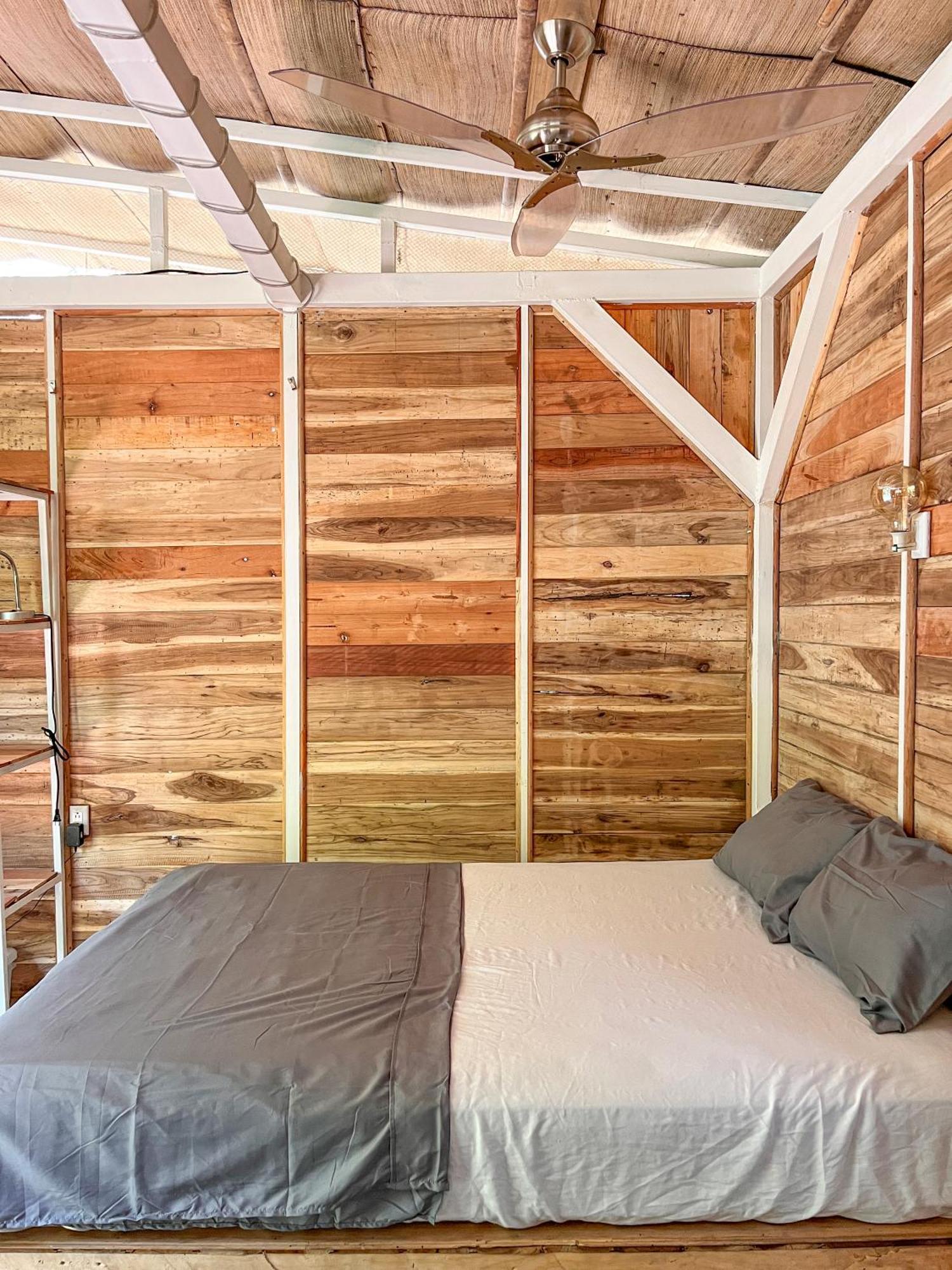 Nomadic Surf Camp Hostel Uvita Exterior photo