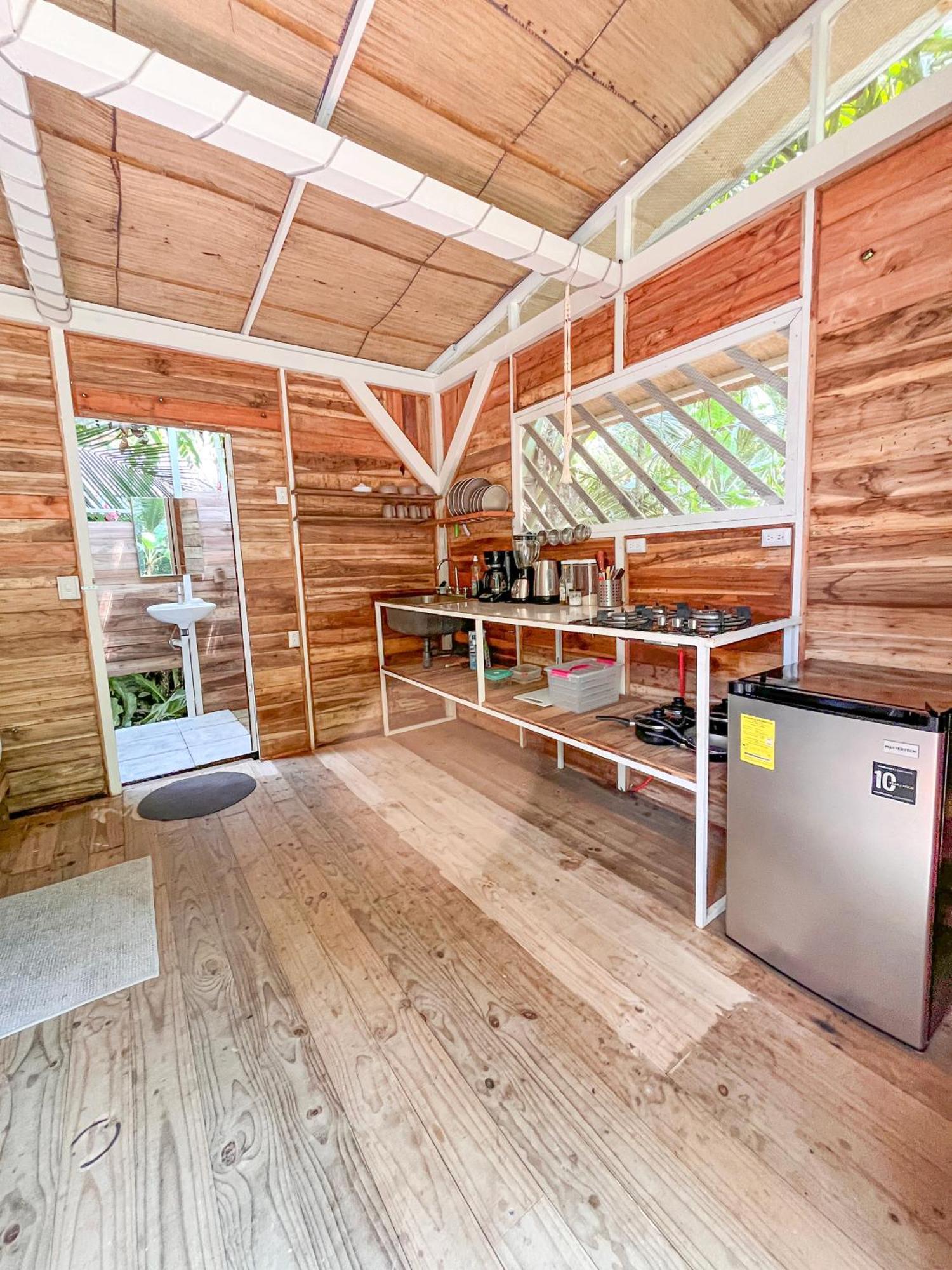 Nomadic Surf Camp Hostel Uvita Exterior photo