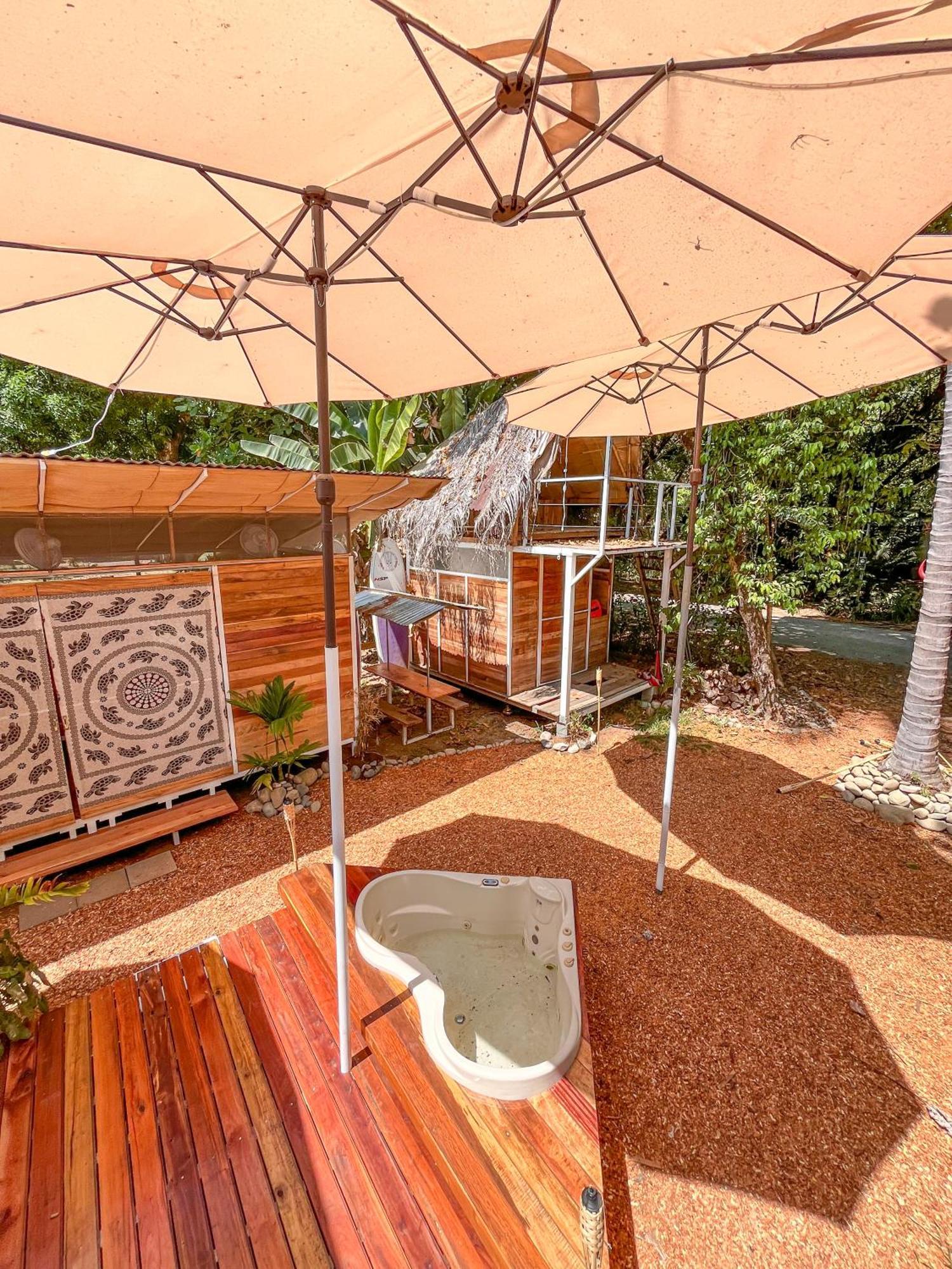 Nomadic Surf Camp Hostel Uvita Exterior photo
