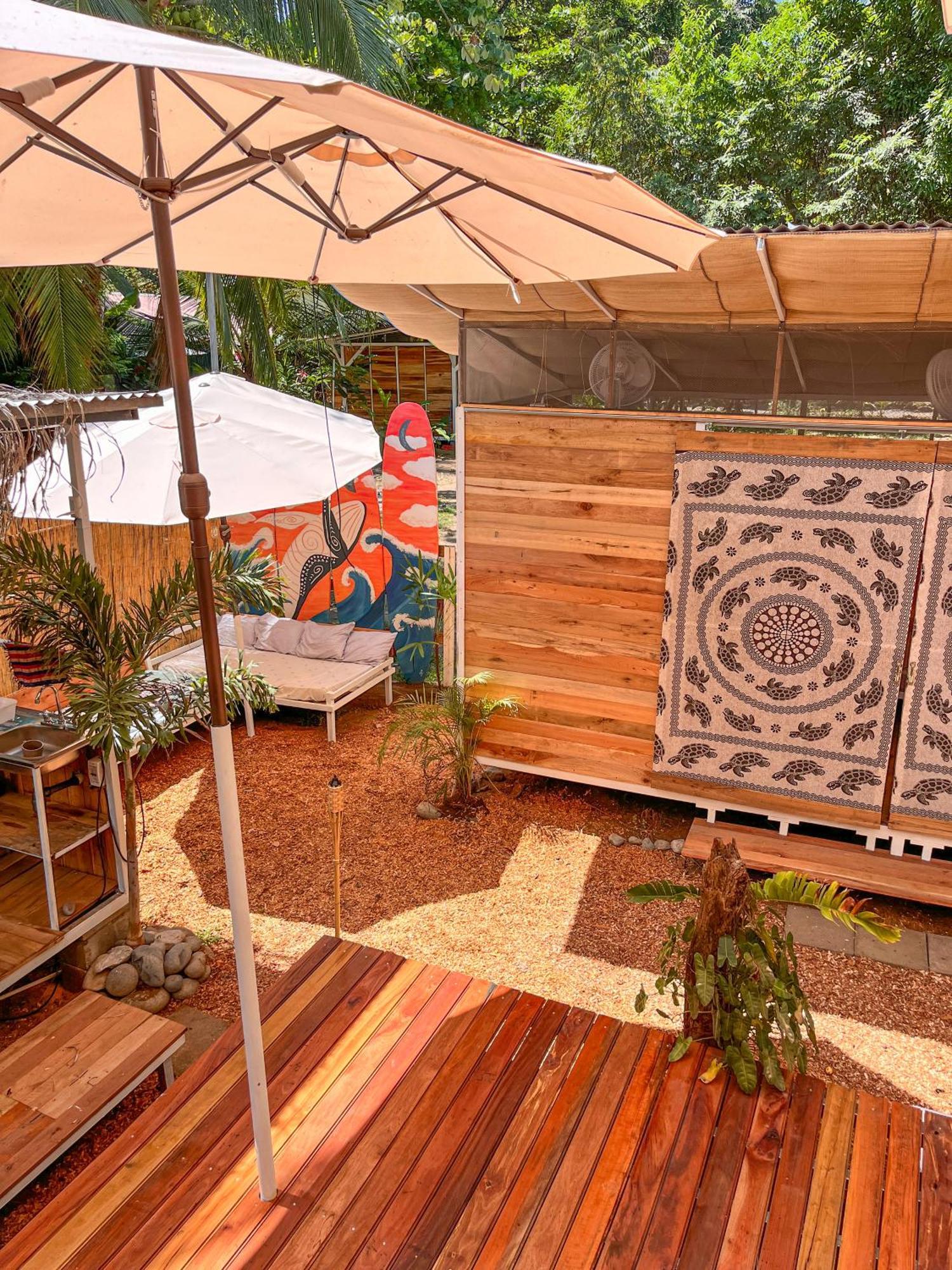 Nomadic Surf Camp Hostel Uvita Exterior photo